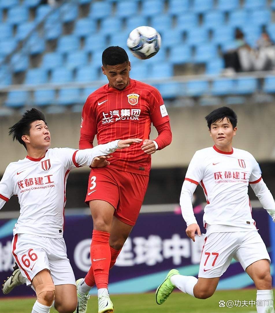 爱游戏入口-太狠了！成都蓉城清晨篮板制胜今夜上海海港止住颓势——荷甲节点到来，埃因霍温国际比赛日防线松动的简单介绍